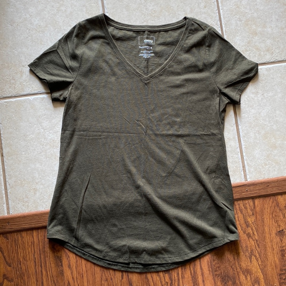 Like new: Olive Green Sonoma The Everyday Tee